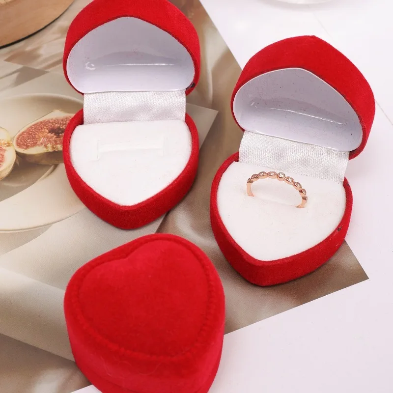 Czerwone flokowane pudełko na  – Ring Binder Box recenzja i cena
