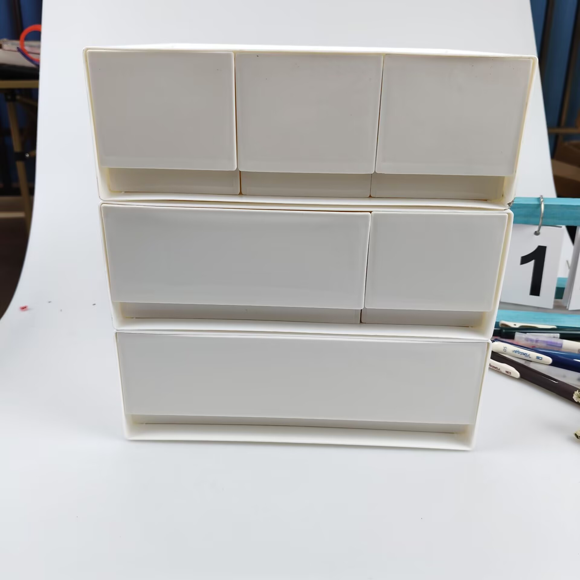 Pudełko do przechowywania na b – Desk Setup Shelves recenzja i cena